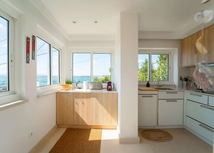 Dreamview Nest | By Airnest Trafaria